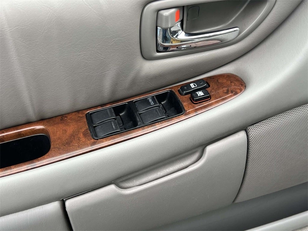 2004 Toyota Avalon Base