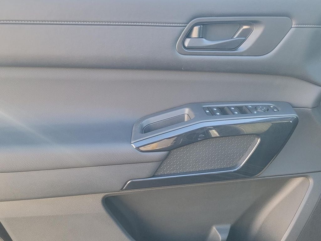 2025 Nissan Pathfinder S