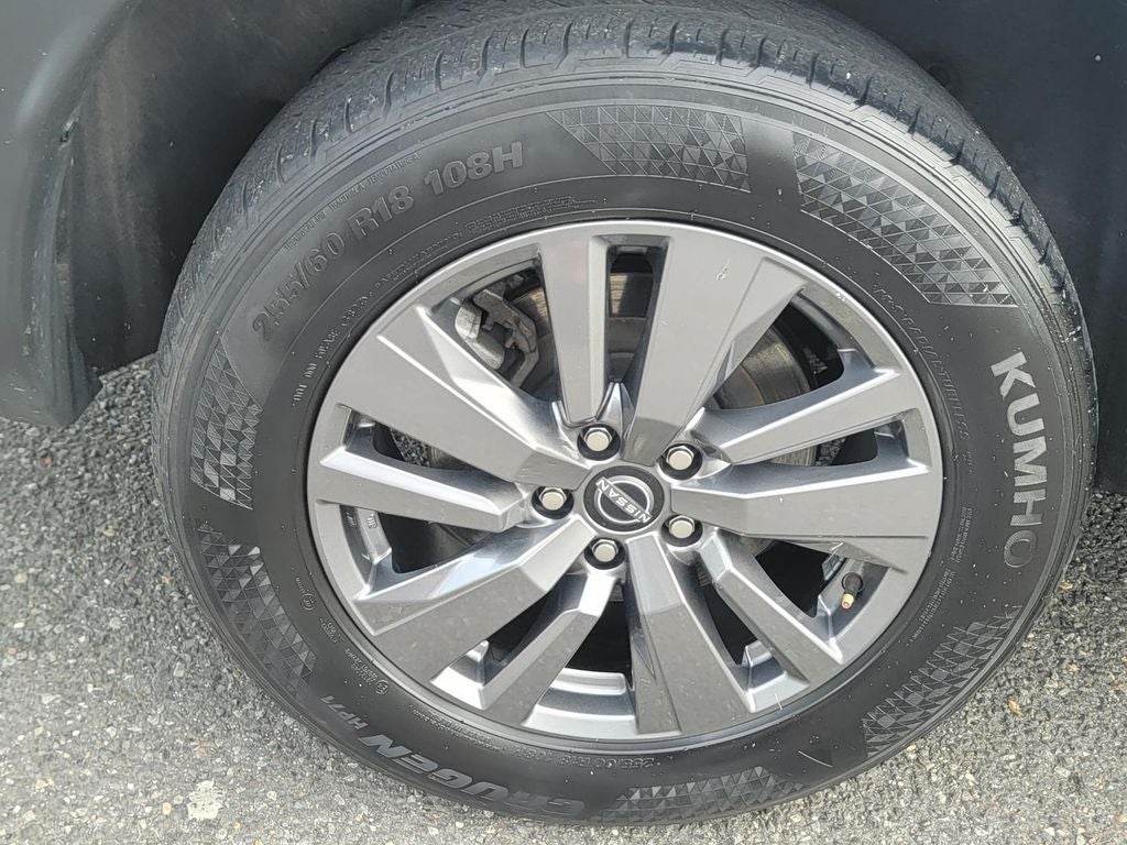 2025 Nissan Pathfinder SV