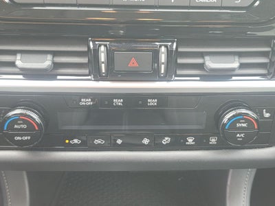 2025 Nissan Pathfinder SV