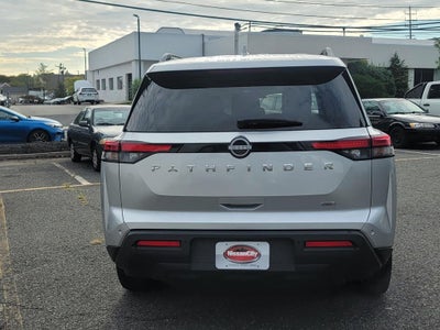 2025 Nissan Pathfinder SV