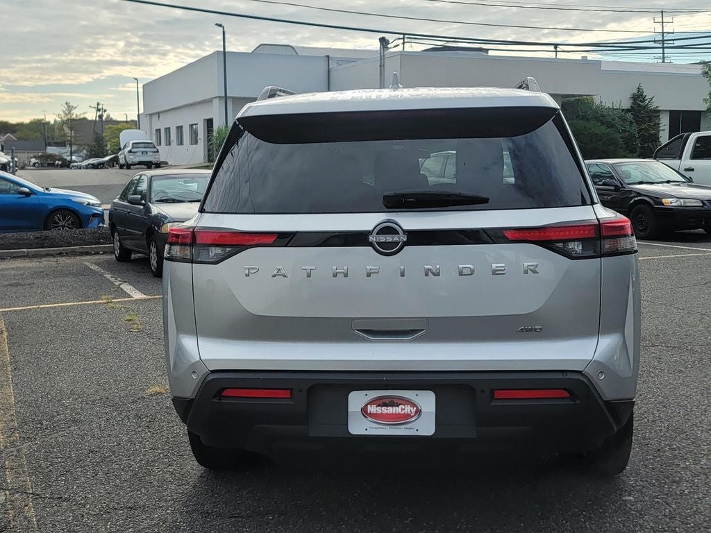 2025 Nissan Pathfinder SV
