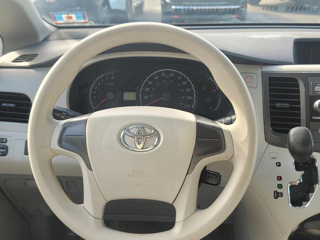2014 Toyota Sienna L 7 Passenger