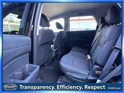 2024 Nissan Pathfinder SV