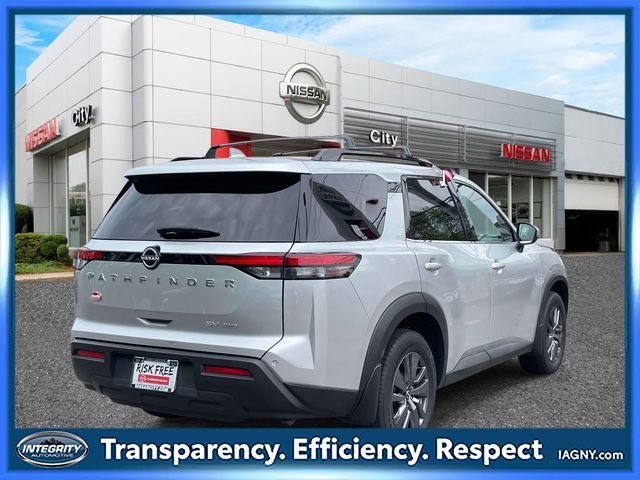 2022 Nissan Pathfinder SV