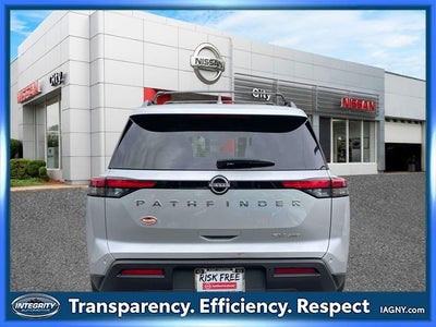 2022 Nissan Pathfinder SV
