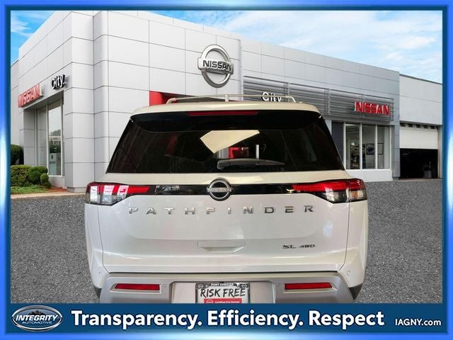 2025 Nissan Pathfinder SL