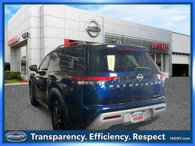 2025 Nissan Pathfinder SL