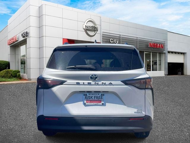 2023 Toyota Sienna XLE 8 Passenger