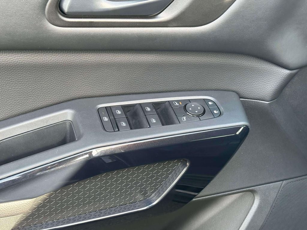 2025 Nissan Pathfinder S