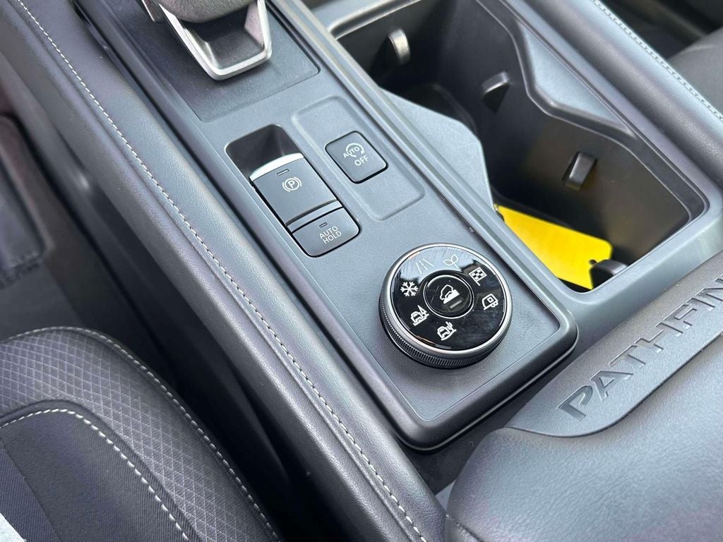 2025 Nissan Pathfinder S