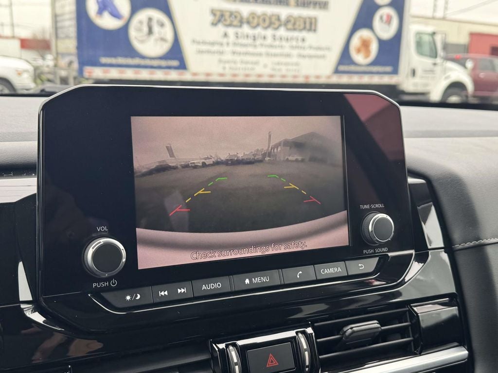 2022 Nissan Pathfinder SV