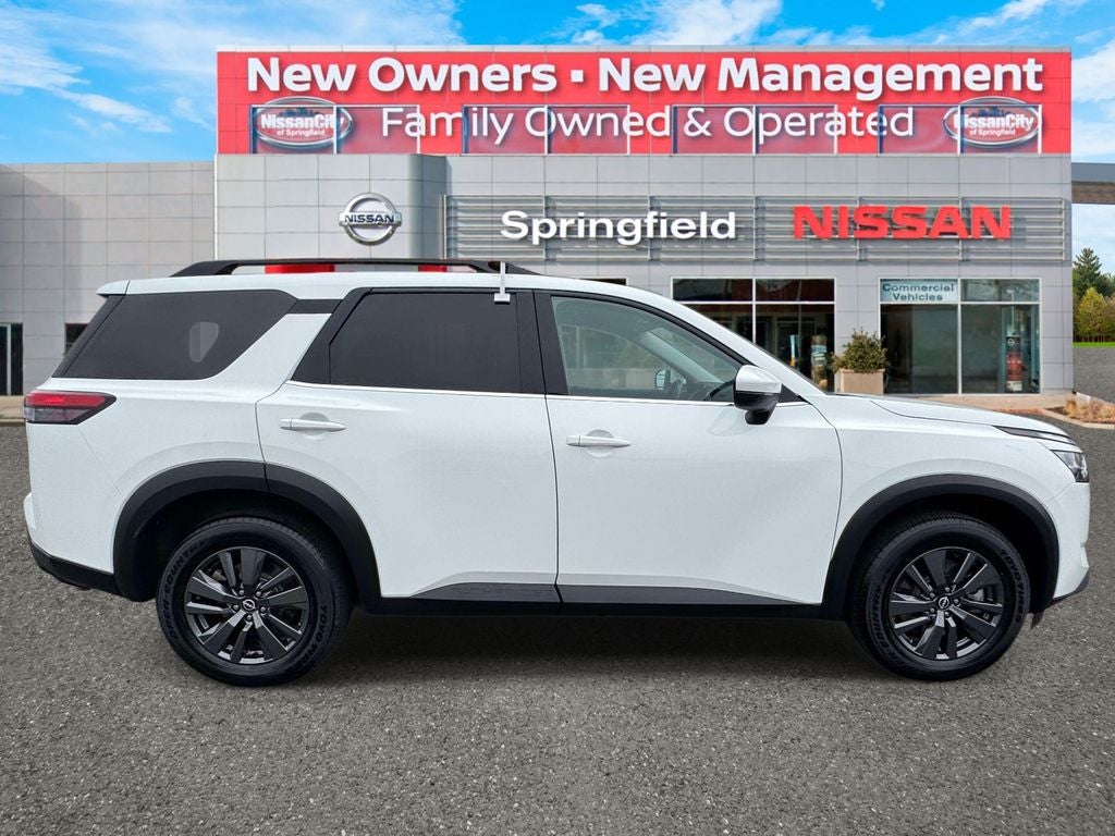 2022 Nissan Pathfinder SV
