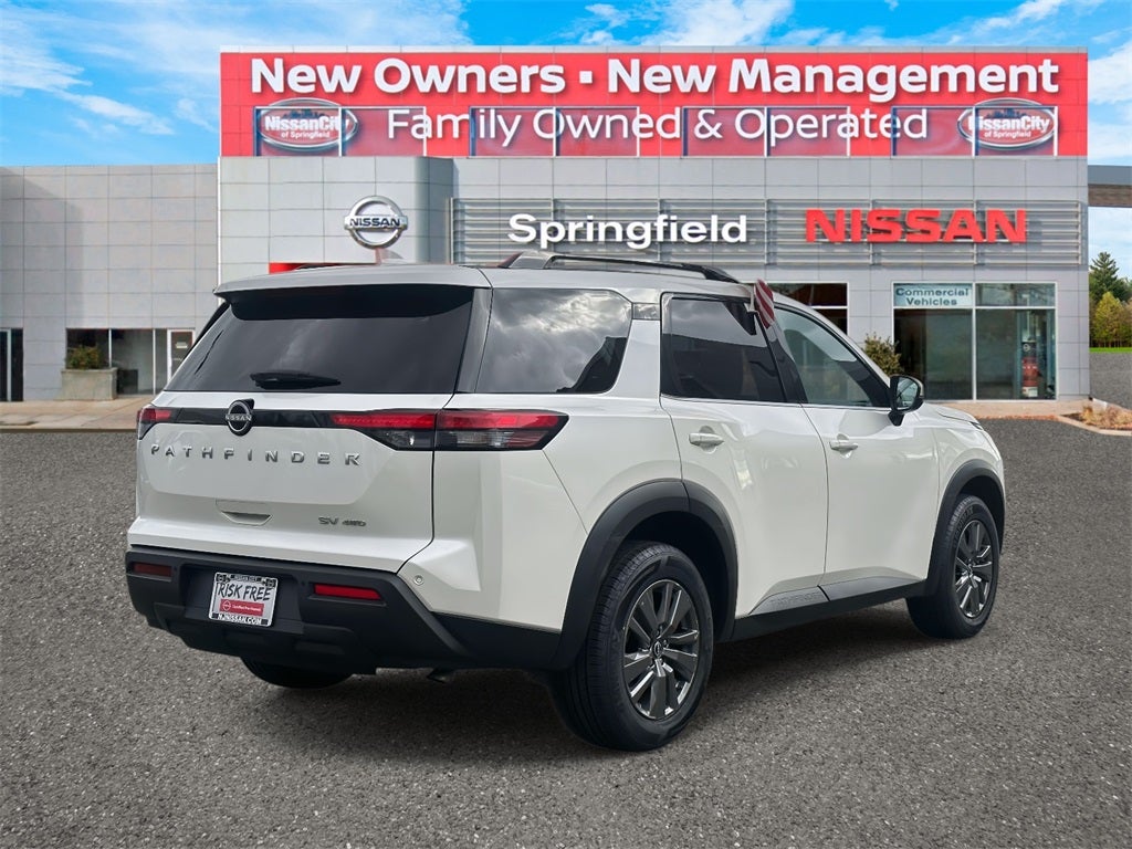 2024 Nissan Pathfinder SV