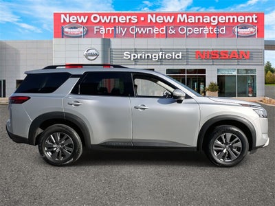 2024 Nissan Pathfinder SV