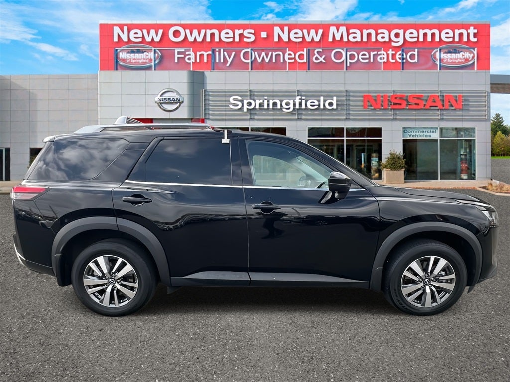 2024 Nissan Pathfinder SL