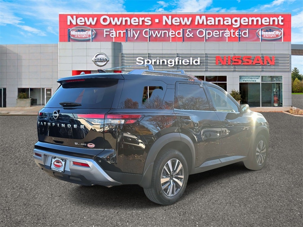 2024 Nissan Pathfinder SL
