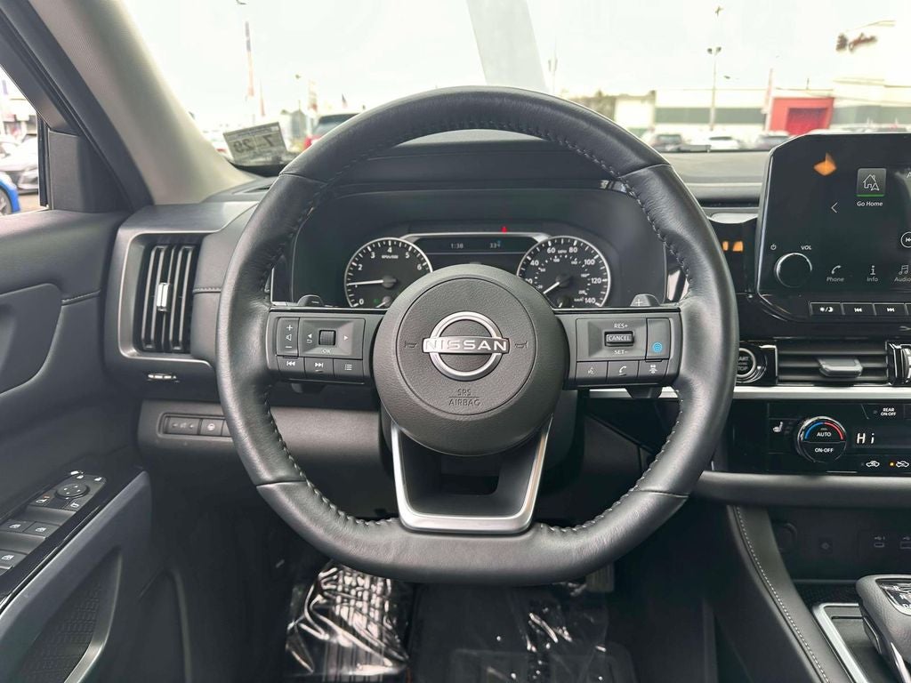 2024 Nissan Pathfinder SL