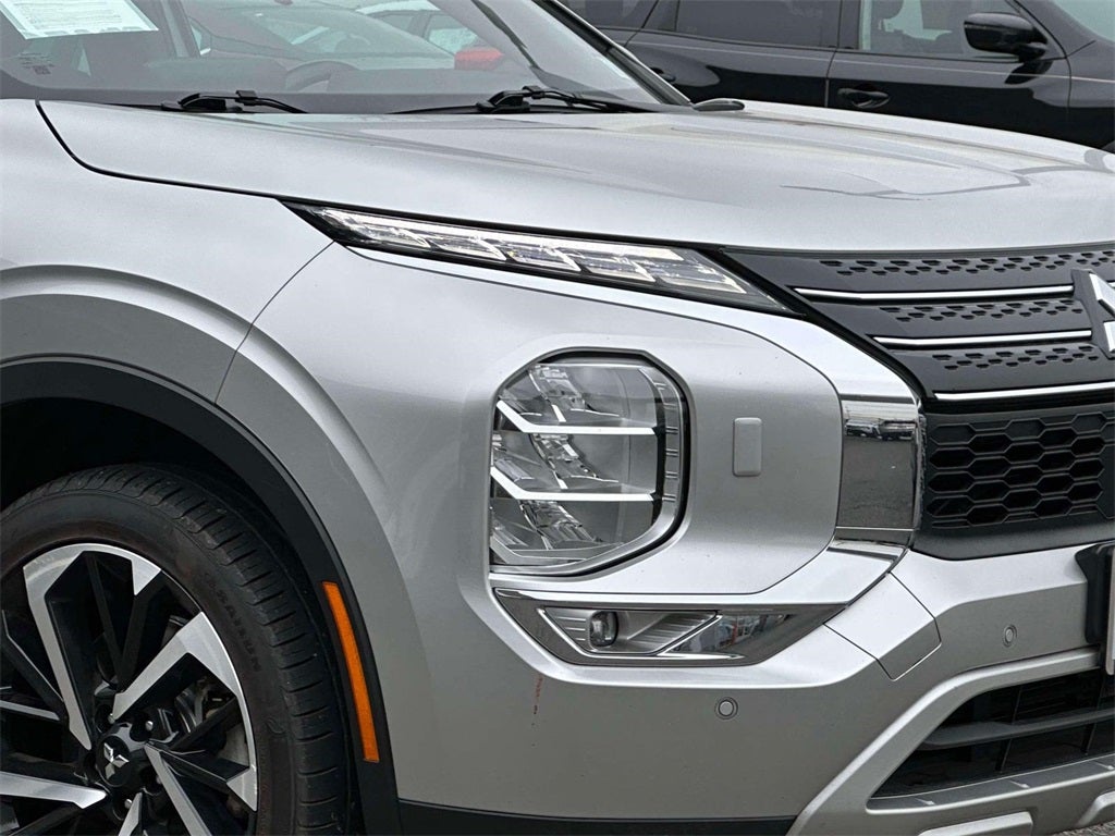 2023 Mitsubishi Outlander SE