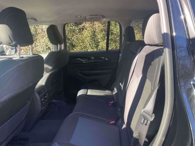 2023 Jeep Grand Cherokee Laredo 4x4