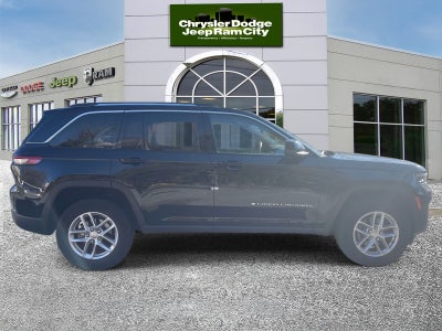 2023 Jeep Grand Cherokee Laredo 4x4