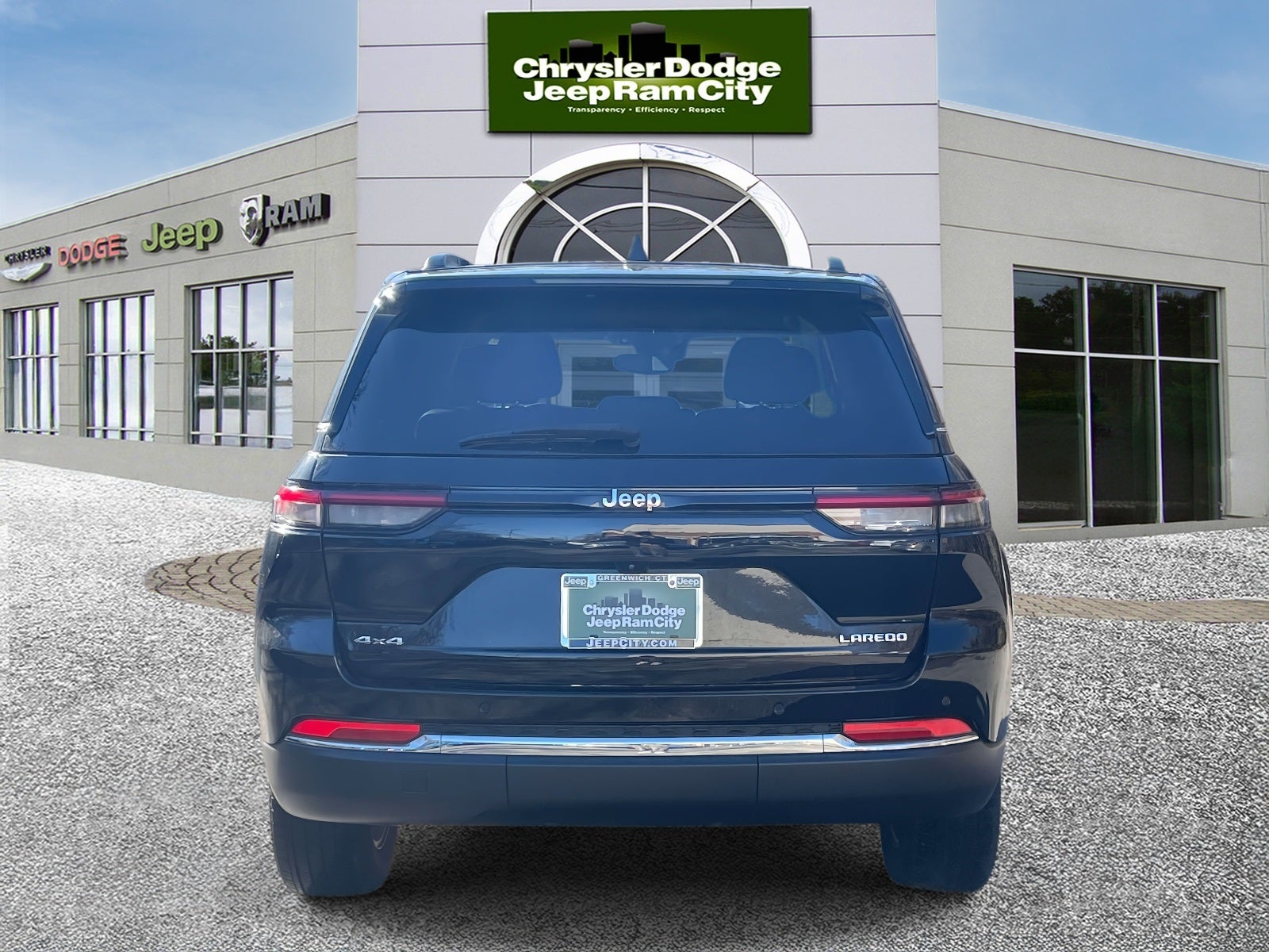 2023 Jeep Grand Cherokee Laredo 4x4