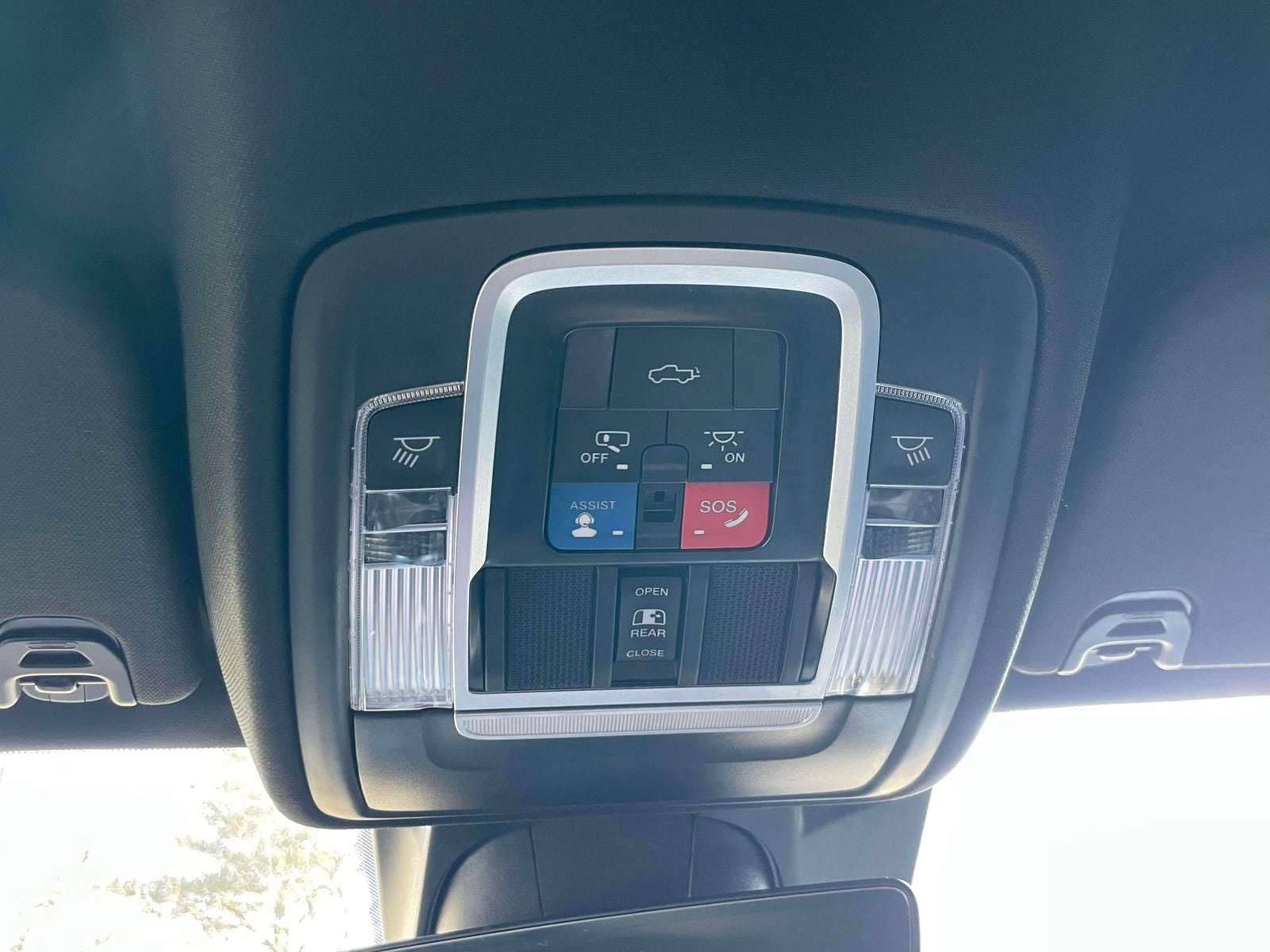 2023 RAM 1500 Laramie Crew Cab 4x4 5'7' Box