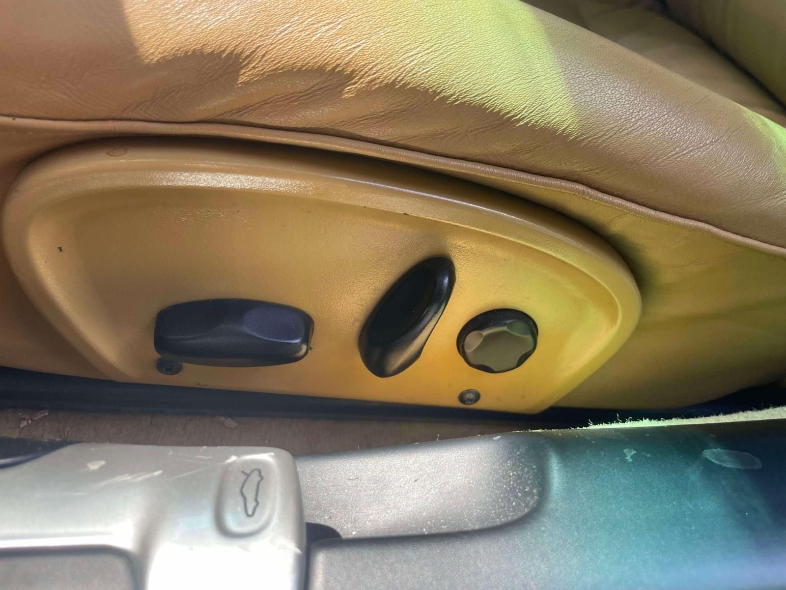 2000 Porsche 911 Carrera 4