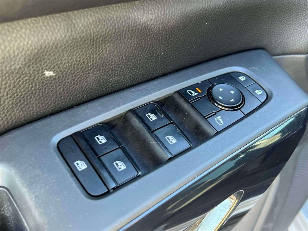 2023 Nissan Pathfinder SV