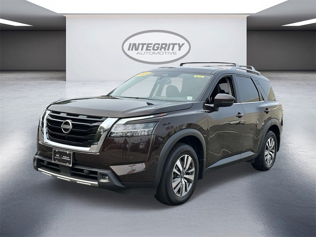 2022 Nissan Pathfinder SL