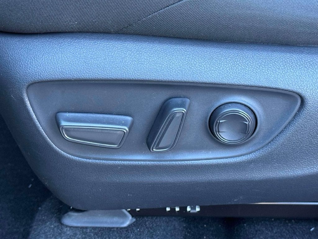 2025 Toyota RAV4 Plug-In Hybrid SE