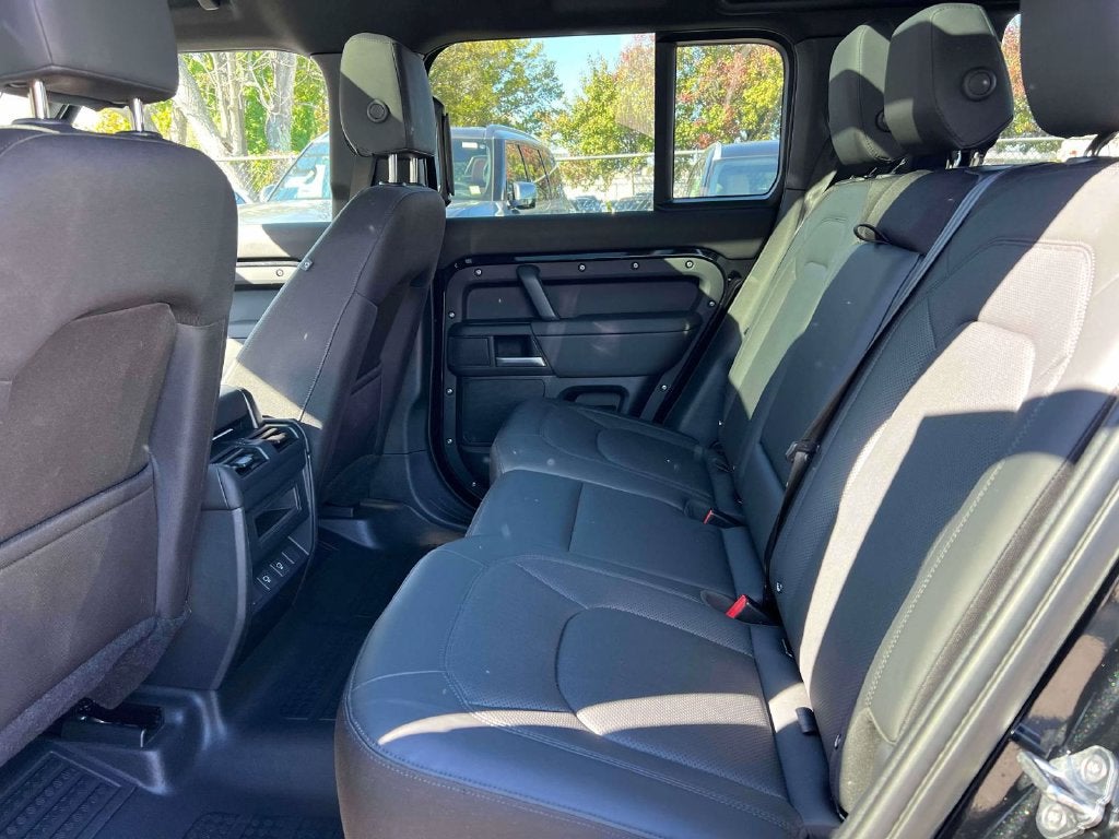 2025 Land Rover Defender 110 S
