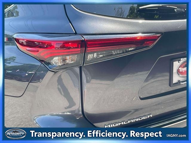 2022 Toyota Highlander LE