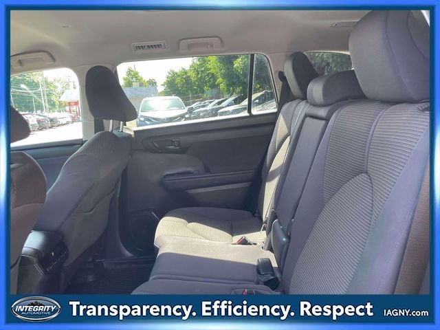 2022 Toyota Highlander LE