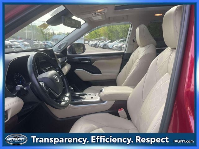 2021 Toyota Highlander Hybrid Platinum