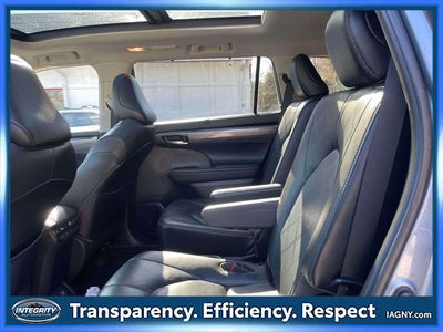 2021 Toyota Highlander Hybrid Platinum
