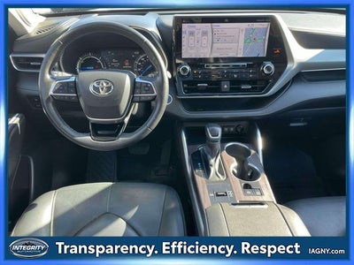2021 Toyota Highlander Hybrid Platinum