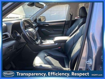2021 Toyota Highlander Hybrid Platinum
