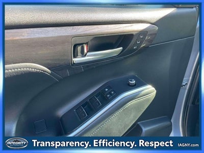 2021 Toyota Highlander Hybrid Platinum