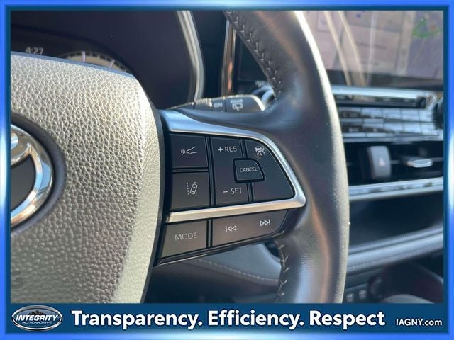 2021 Toyota Highlander Hybrid Platinum