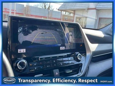 2021 Toyota Highlander Hybrid Platinum