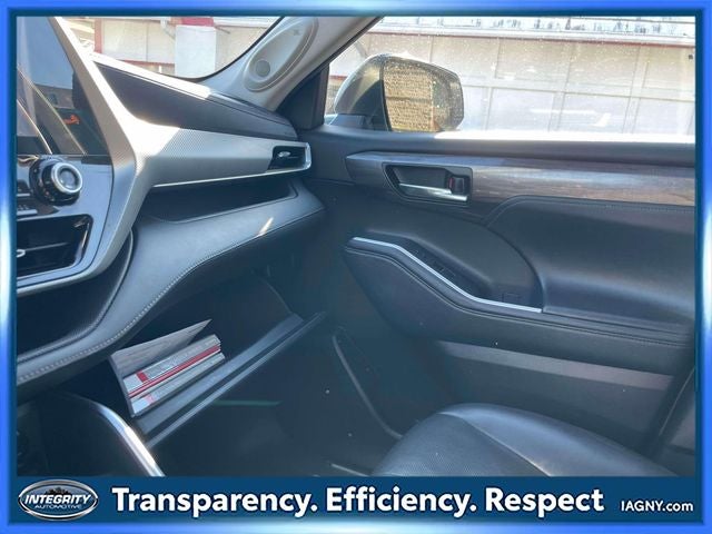 2021 Toyota Highlander Hybrid Platinum