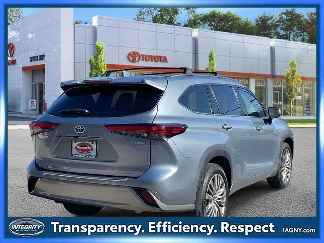 2021 Toyota Highlander Hybrid Platinum