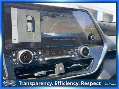 2024 Toyota Highlander Hybrid Platinum