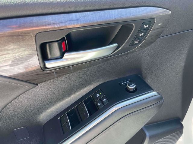 2025 Toyota Highlander Hybrid Platinum