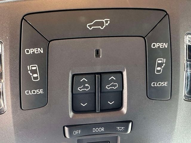 2023 Toyota Sienna Platinum 7 Passenger