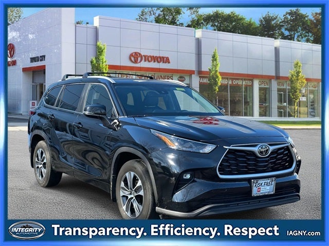 2023 Toyota Highlander XLE 8 PASSENGER BENCH SEATING