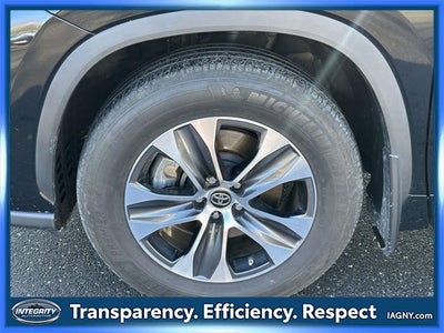 2023 Toyota Highlander XLE 8 PASSENGER BENCH SEATING