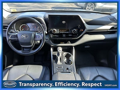 2023 Toyota Highlander XLE 8 PASSENGER BENCH SEATING