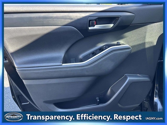 2023 Toyota Highlander XLE 8 PASSENGER BENCH SEATING